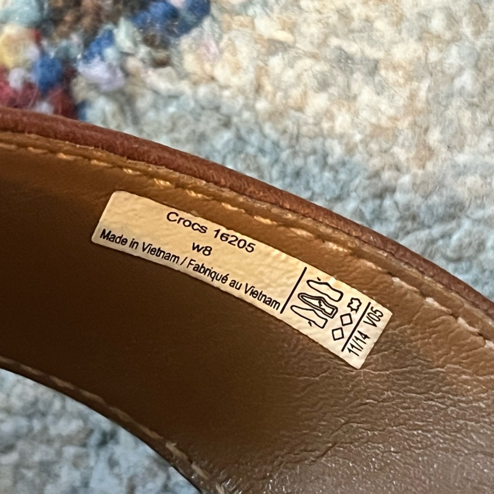 CROCS Women's Tan Leather Upper Wedge Sandals Size 8 - Picture 6 of 6